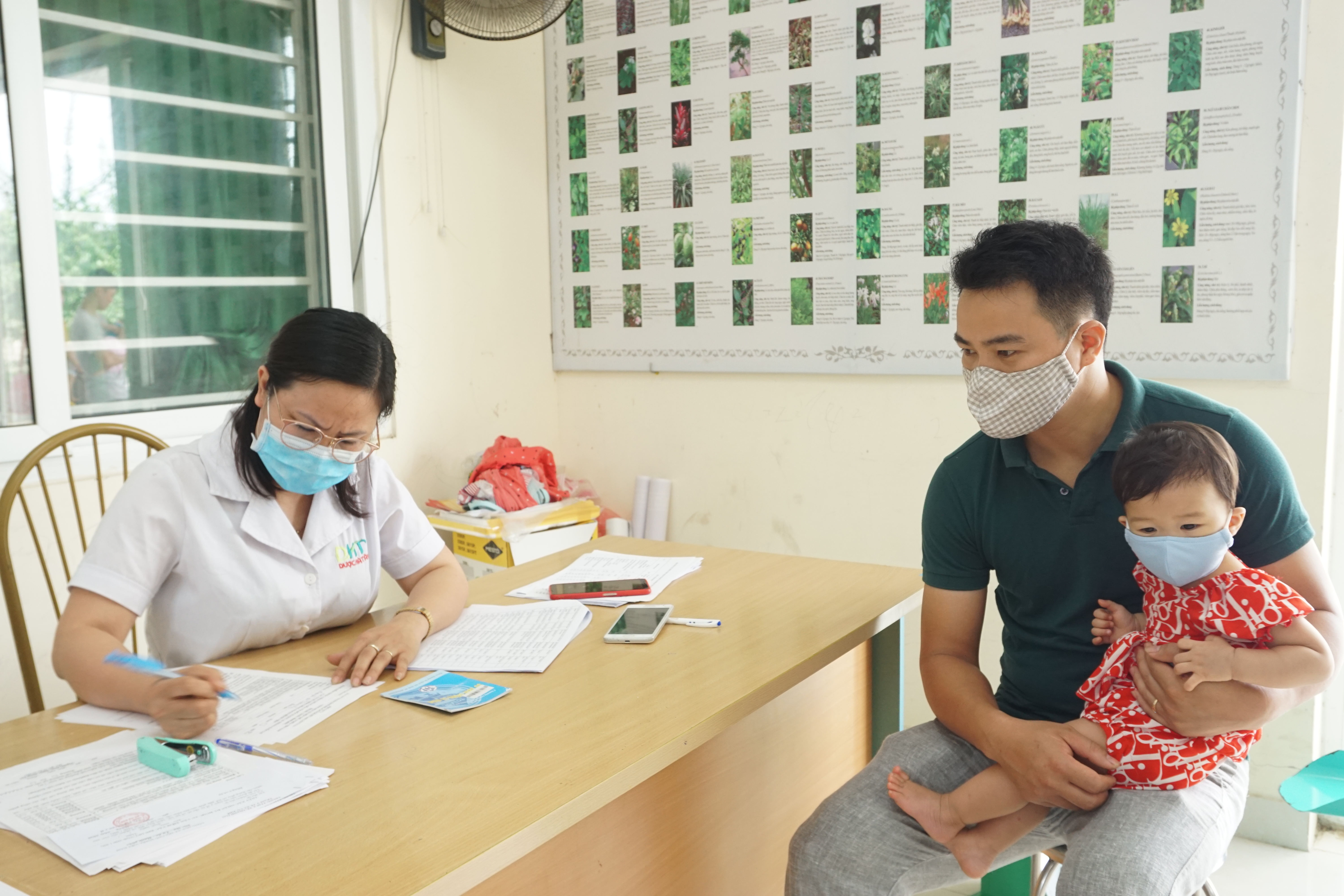 Hà Nội: Ngày đầu tiên triển khai tiêm chủng mở rộng trở lại sau hơn 1 tháng hoãn do dịch Covid-19