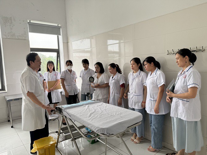 Chăm sóc bà mẹ và trẻ sơ sinh tuần đầu sau đẻ và trong thời kỳ hậu sản