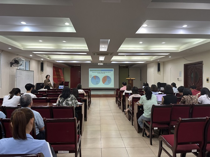 Giao ban chuyên môn với người làm công tác y tế tại các cơ sở lao động