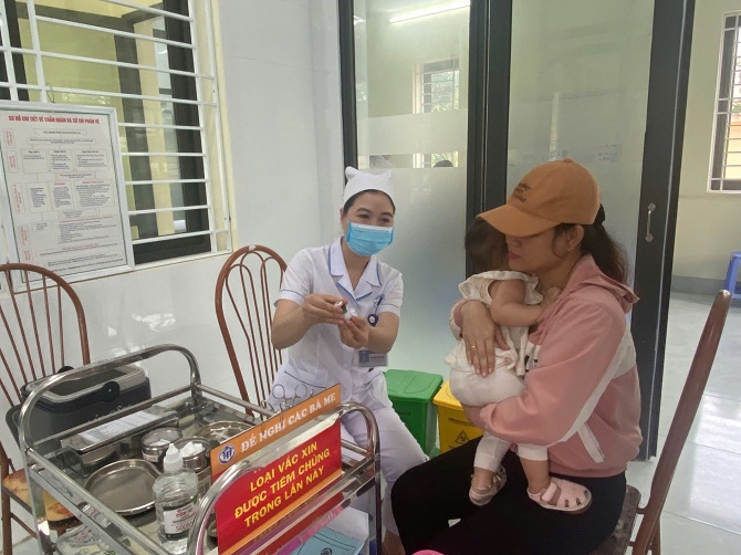 Hà Nội: Phấn đấu trên 90% trẻ 7 tuổi đang sinh sống, học tập trên địa bàn thành phố được tiêm vắc xin uốn ván – bạch hầu (Td)