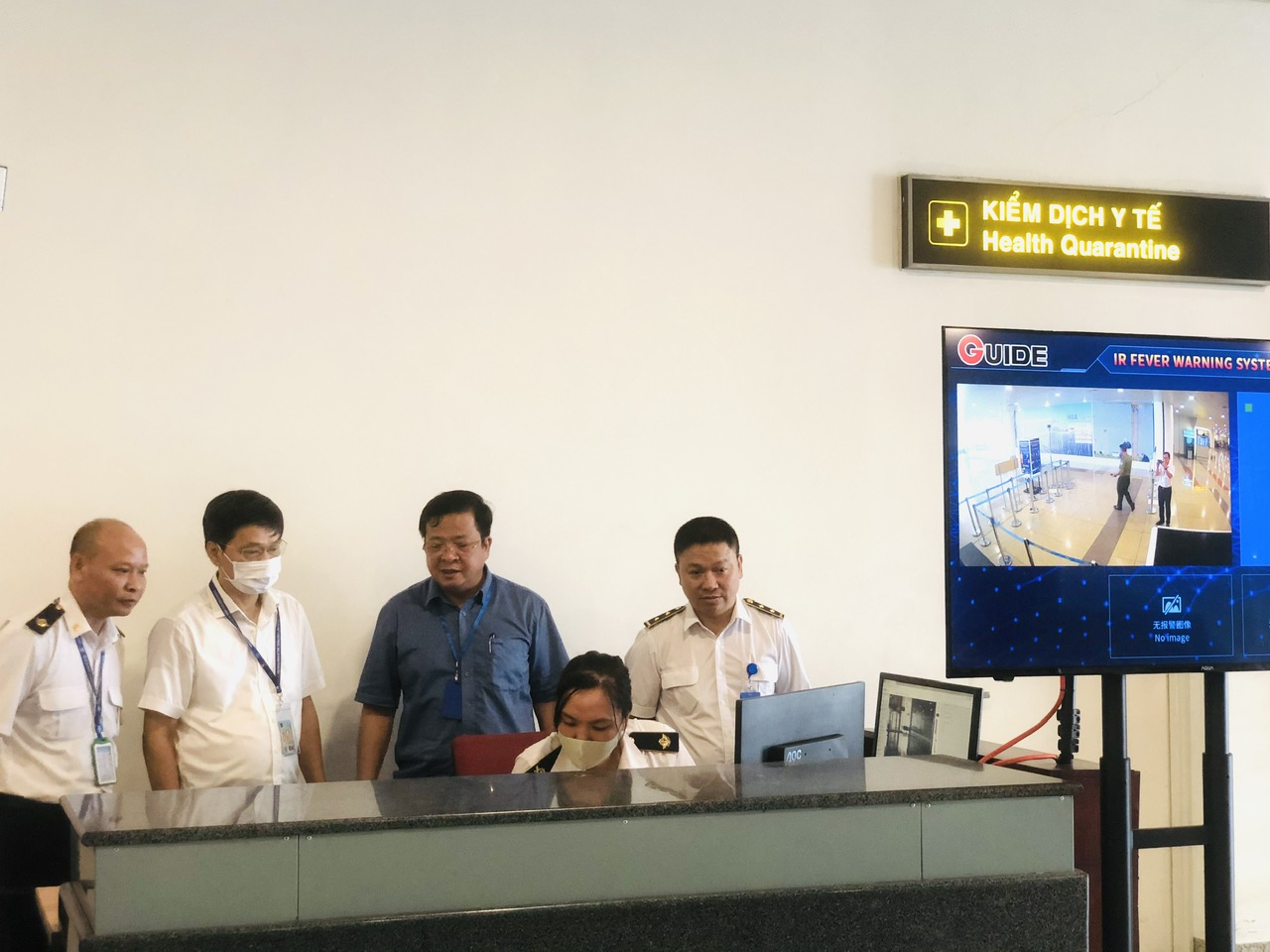 Trung tâm Kiểm soát bệnh tật Hà Nội tăng cường công tác kiểm dịch y tế tại Cảng hàng không quốc tế Nội Bài