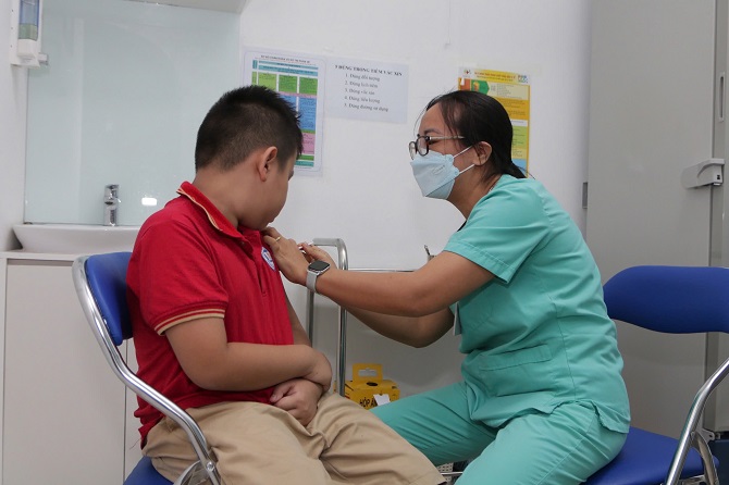 Người dân cần chủ động đi tiêm chủng đầy đủ và đúng lịch để phòng bệnh