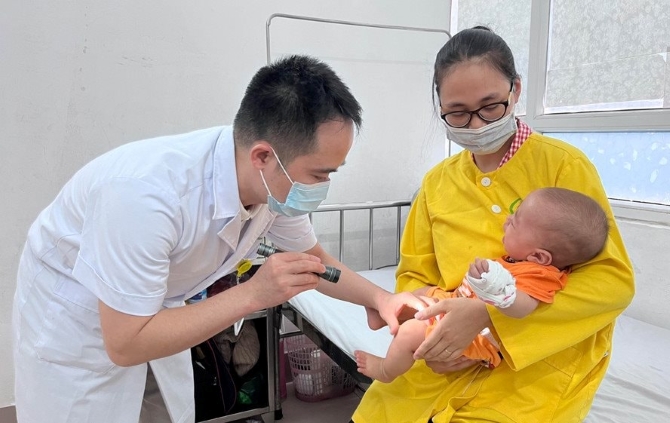 Các quận, huyện tăng cường công tác giám sát phát hiện sớm trường hợp mắc tay chân miệng