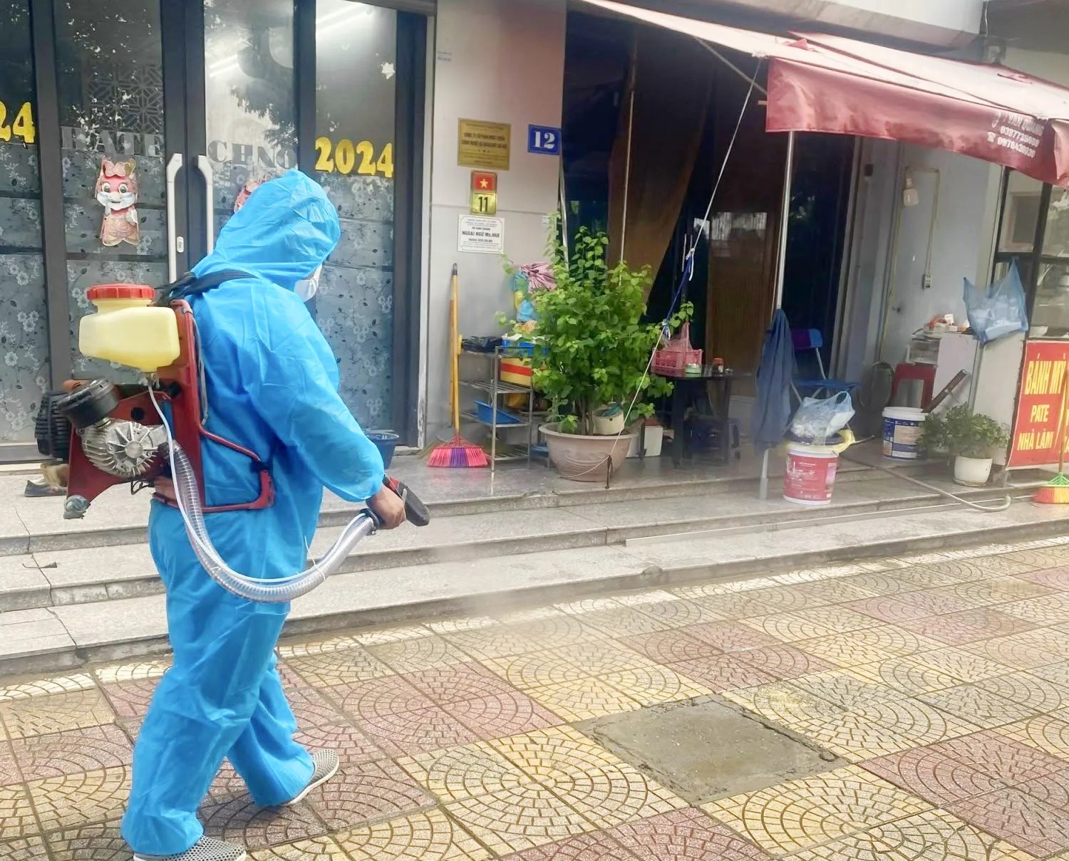 Hà Nội tăng cường vệ sinh môi trường, phòng chống dịch bệnh sau mưa bão
