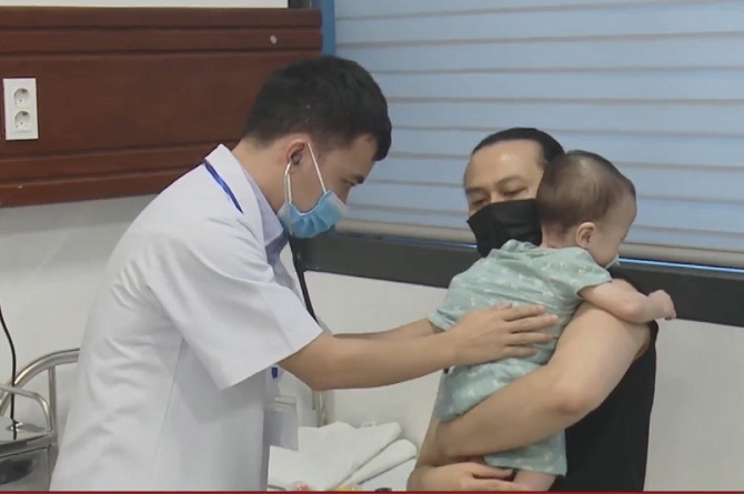 Thời tiết giao mùa thời điểm nhiều trẻ nhỏ mắc cúm A bố mẹ cần có biện pháp phòng bệnh