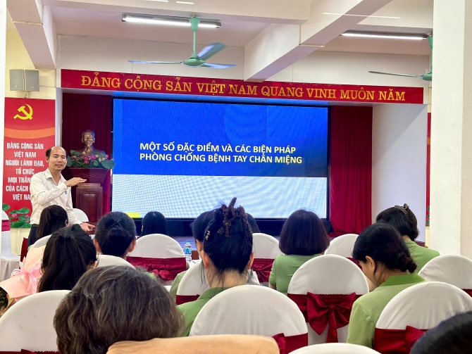 CDC Hà Nội tập huấn công tác phòng, chống dịch bệnh tại Trường Mầm non Việt Triều Hữu nghị