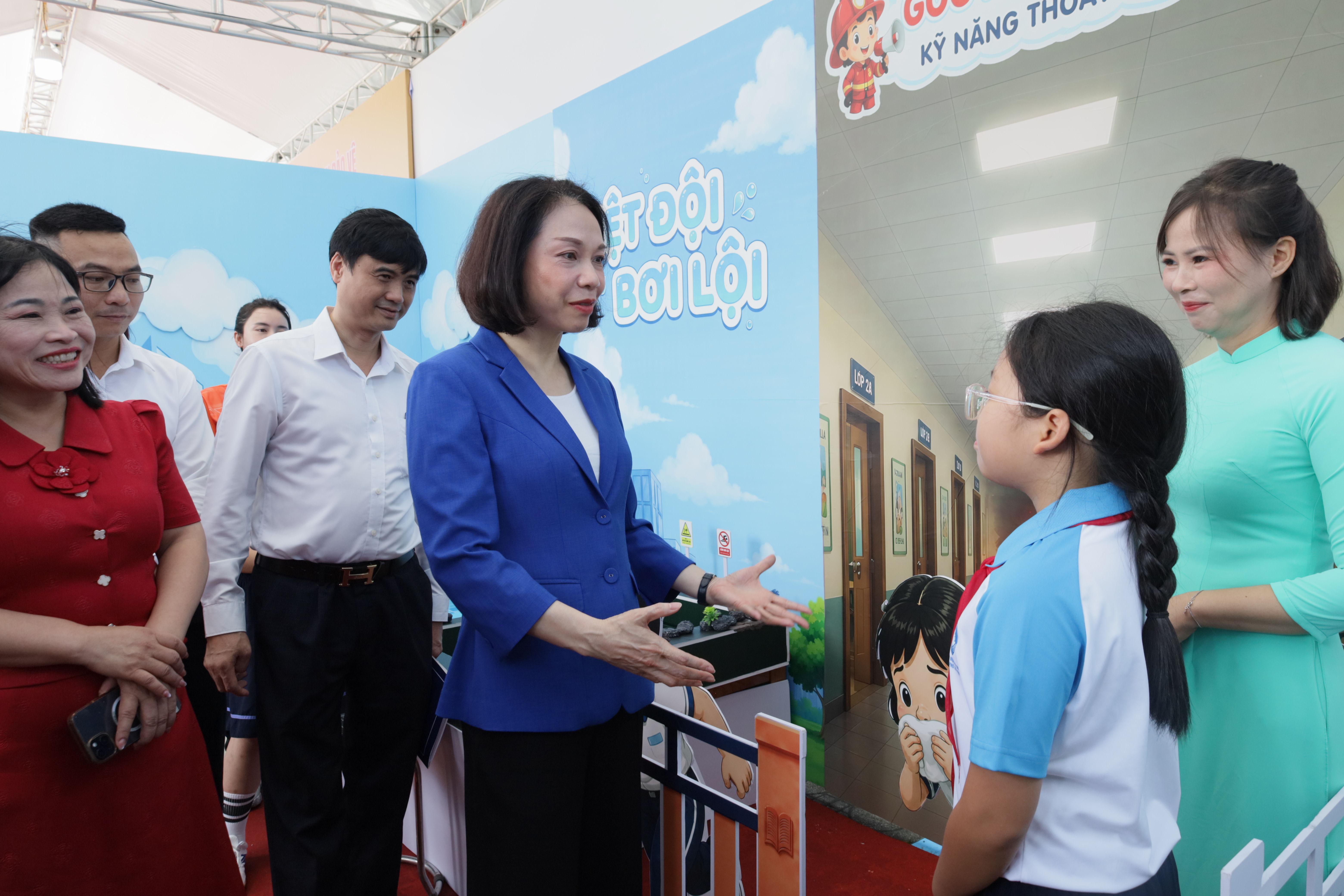 Trẻ em hạnh phúc, an toàn, vững bước trong kỷ nguyên số
