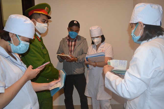 Toàn thể dân tộc Việt Nam ta hãy cùng chung sức, đồng lòng vượt qua mọi khó khăn, thách thức để chiến thắng đại dịch Covid-19