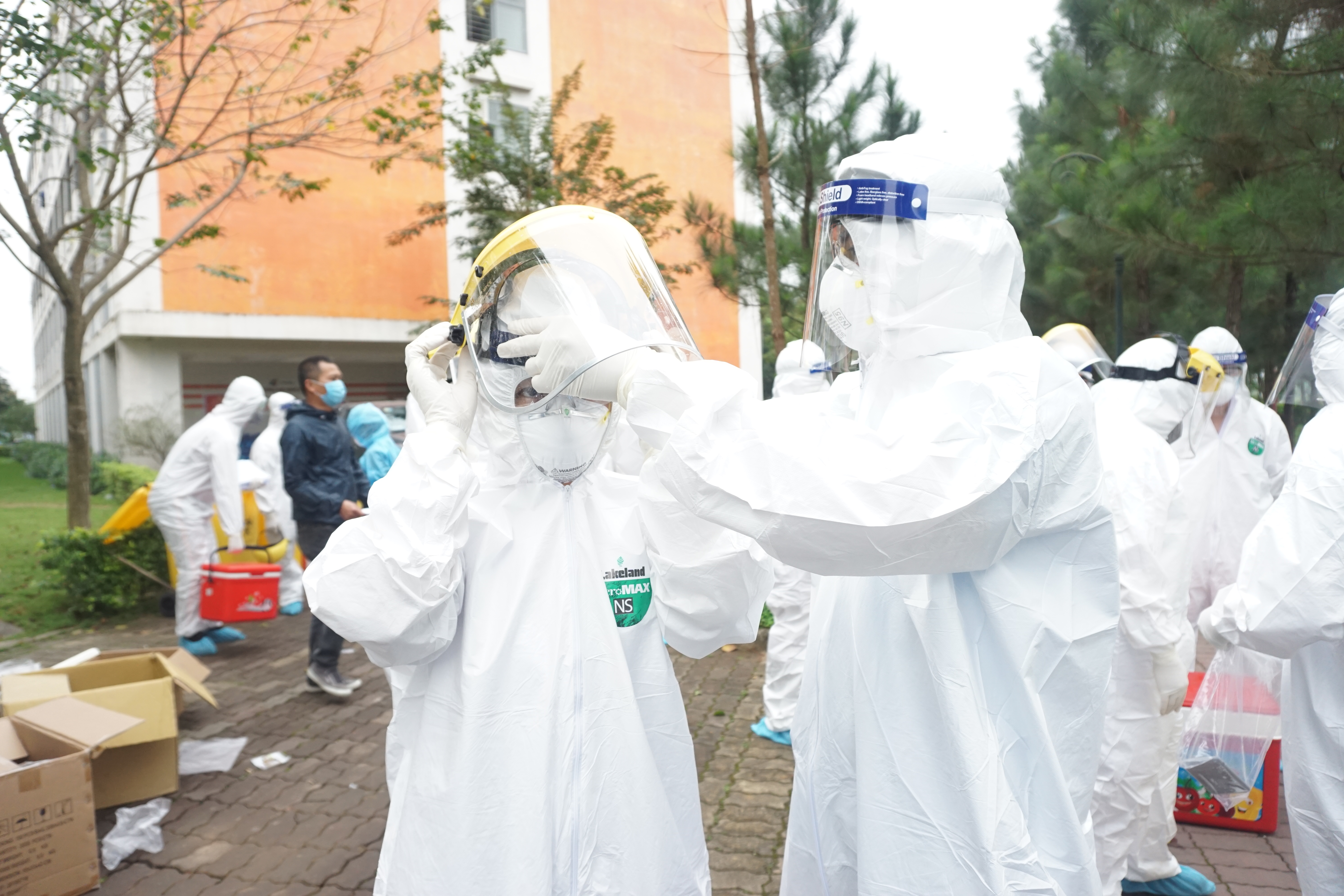 Những “chiến sĩ áo trắng” nơi tuyến đầu chống dịch